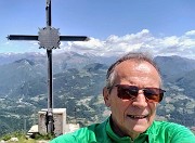 62 Alla panoramica croce del Pizzo Grande (1754 m) 